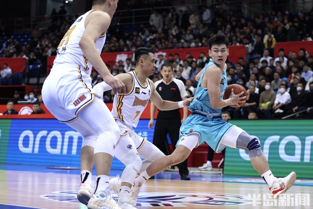青岛男篮主场打败对手，夺得宝贵分