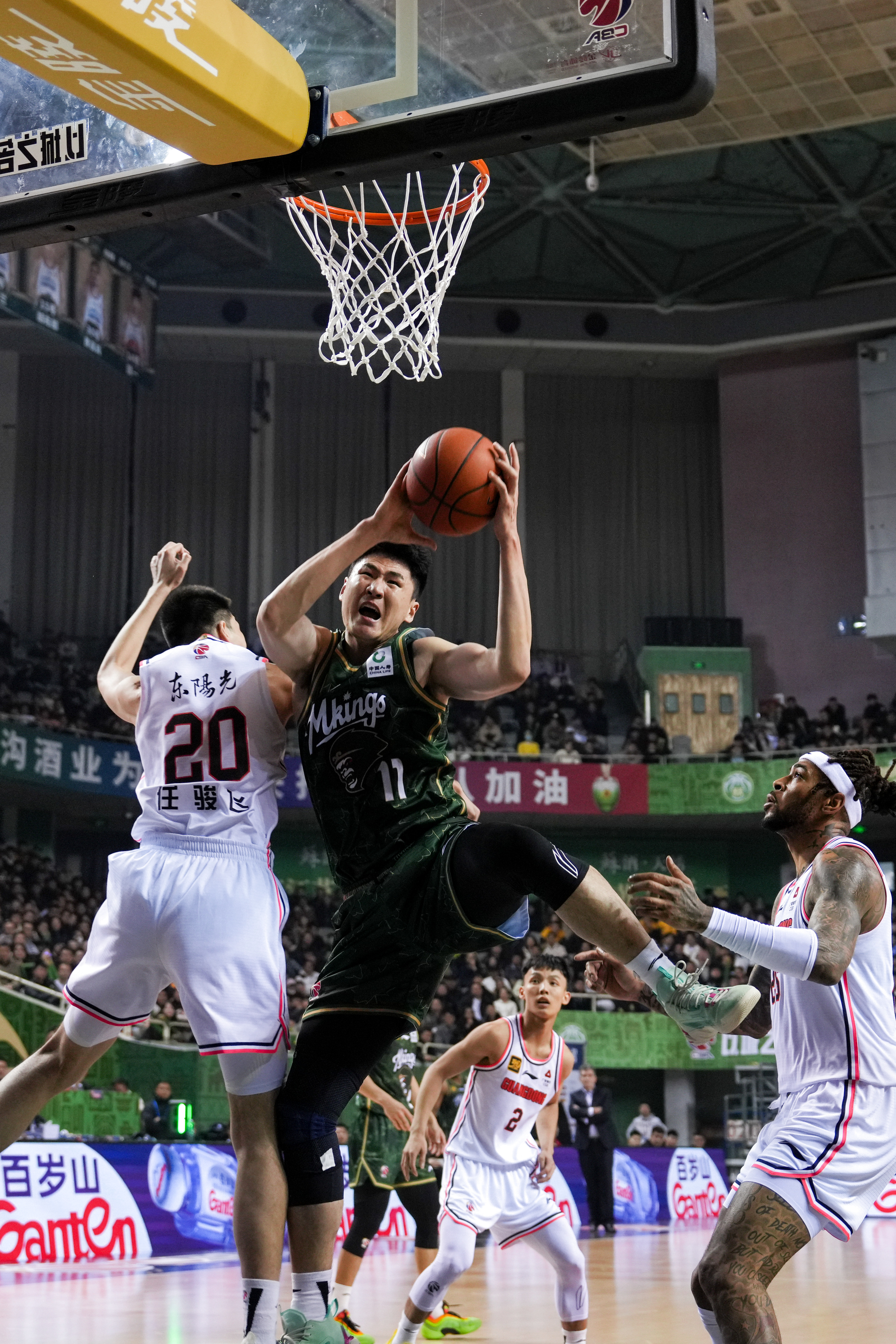 一场胜利改写历史,球员拼尽全力 一场胜利改写历史,球员拼尽全力