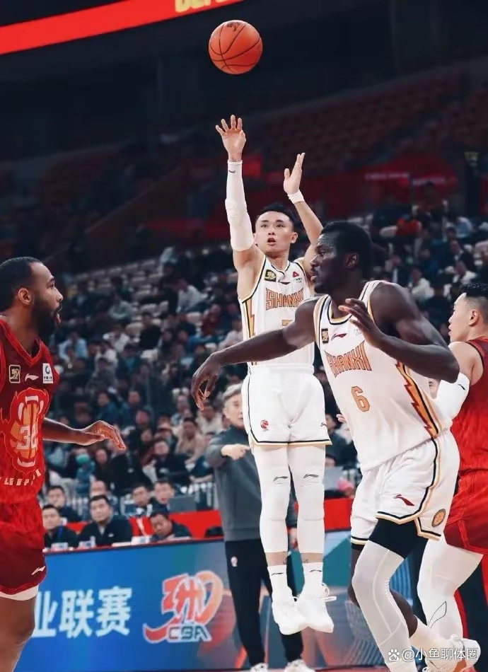 关于高强度较量！篮球大赛中两队实力对抗的信息