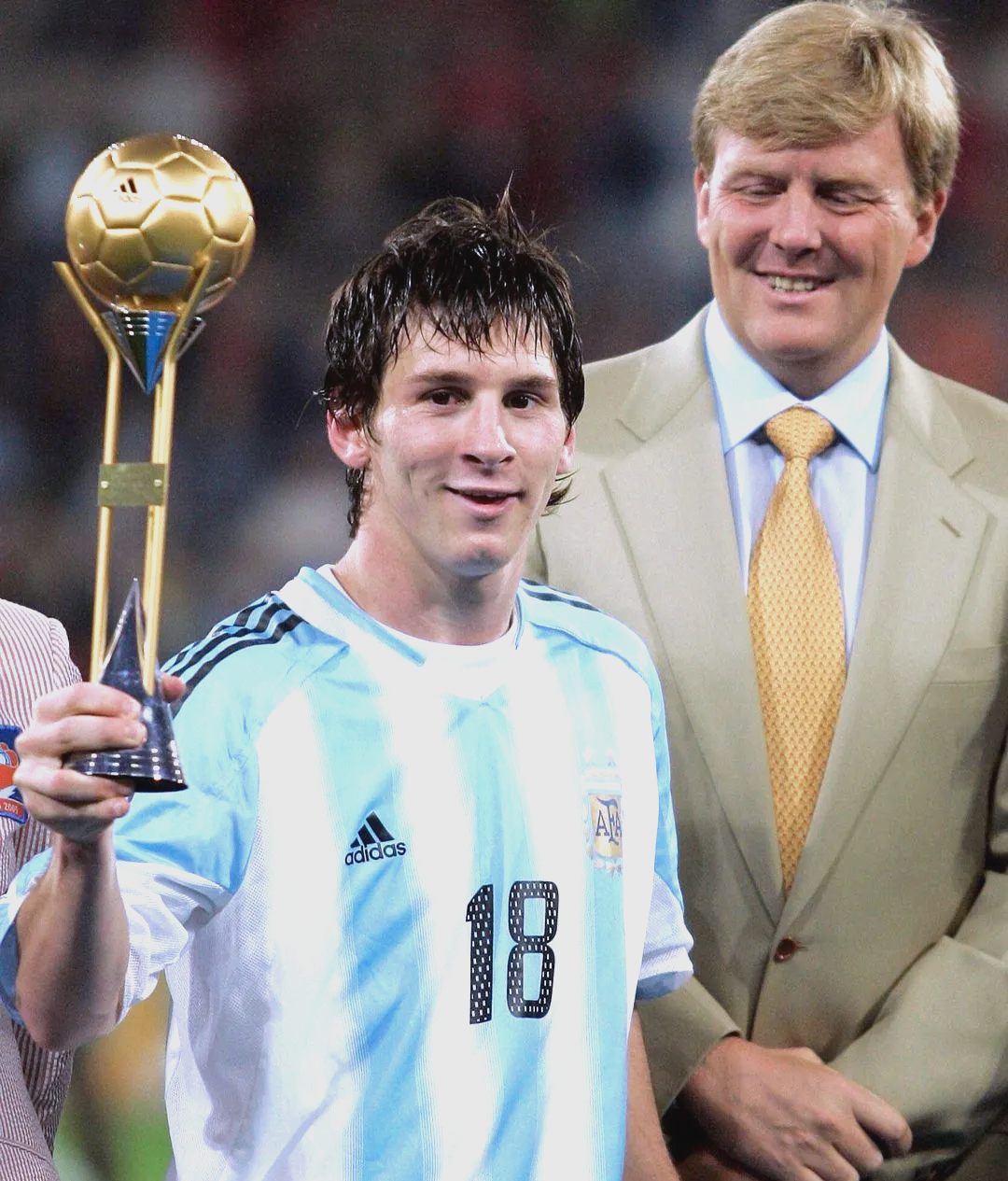 包含梅西金球奖收留，传奇故事感人至深！的词条