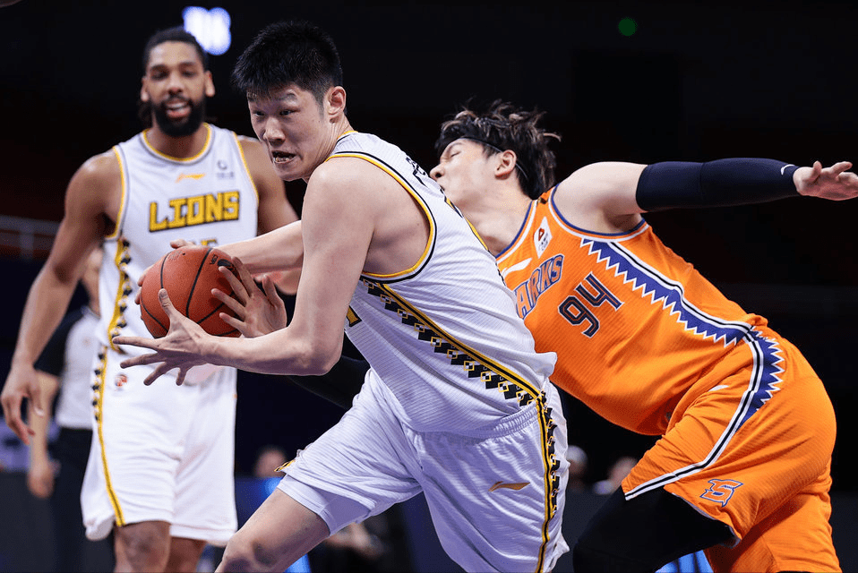 吉林队横扫凯尔特人,胡金秋扛起全队 吉林队横扫凯尔特人,胡金秋扛起全队