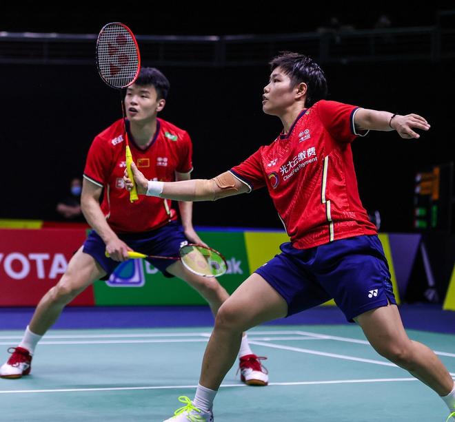 印尼队逆转丹麦队，黄鸭组合统治全场