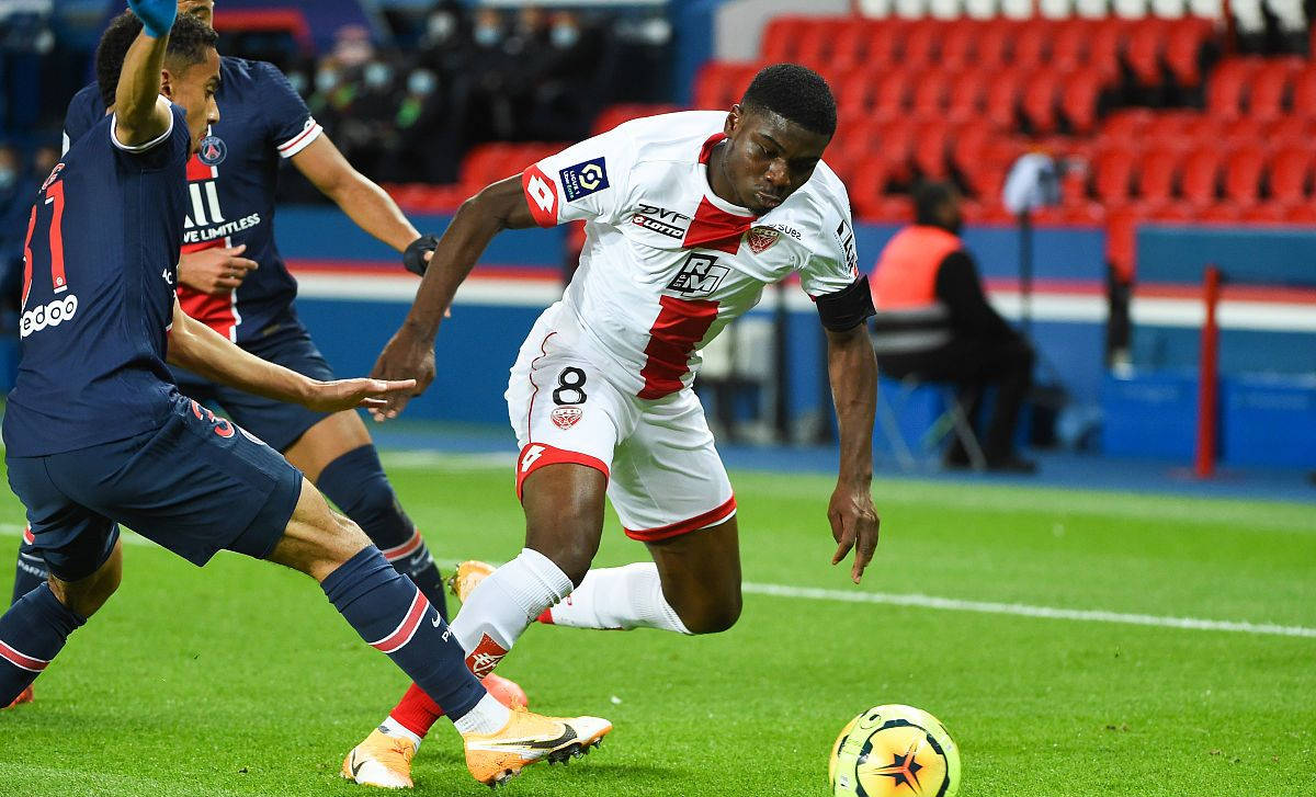 凯泽斯劳滑入降级区，加大保级压力