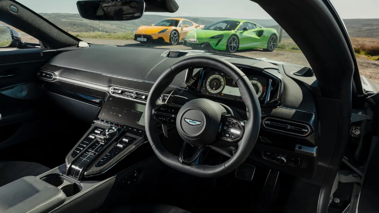 迈凯伦完胜阿斯顿马丁，皮亚斯特里状态火热