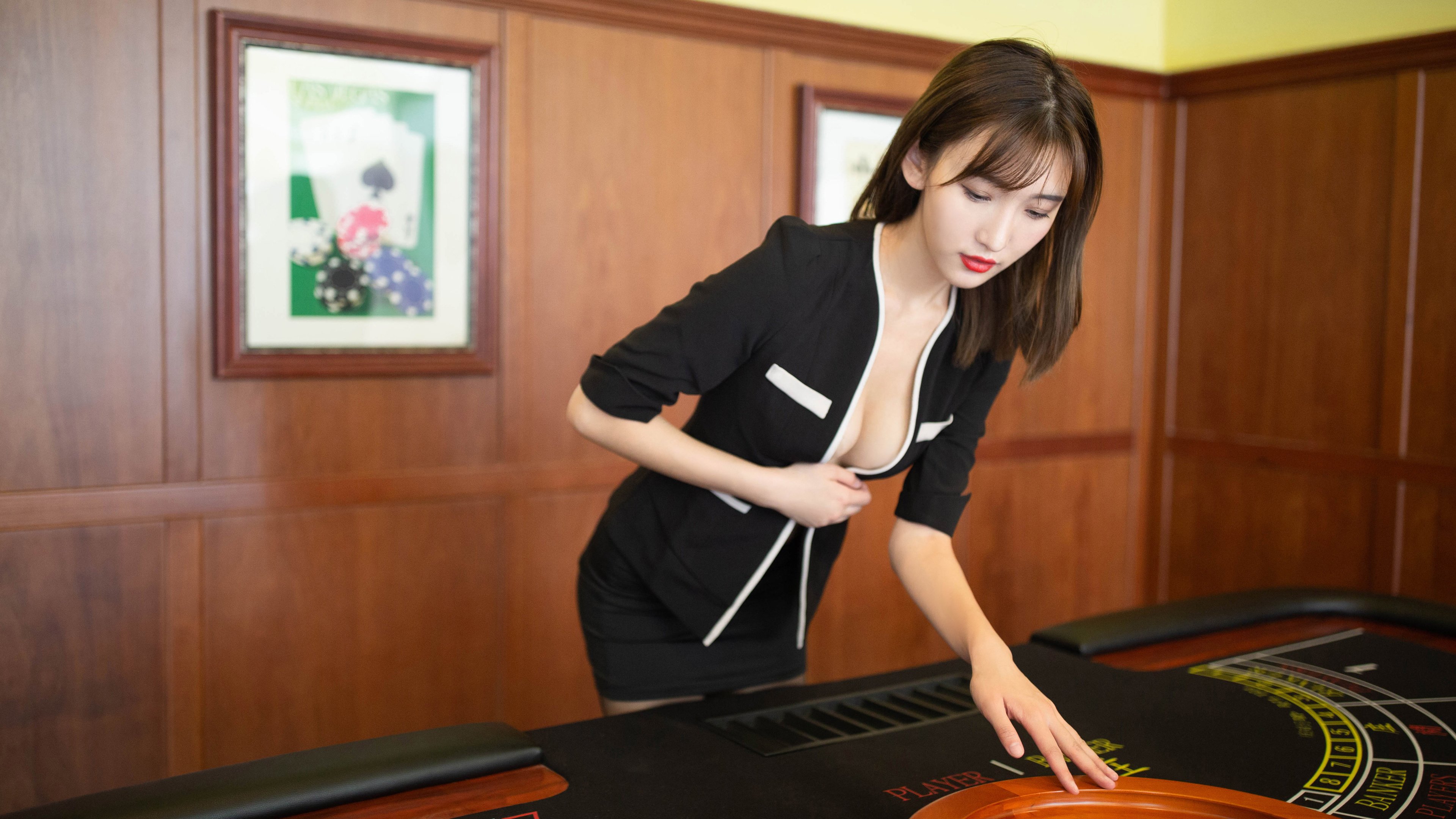 劳塔罗弑旧主？红牛与雄狮的缠斗，今夜只为他一人奏响乐章