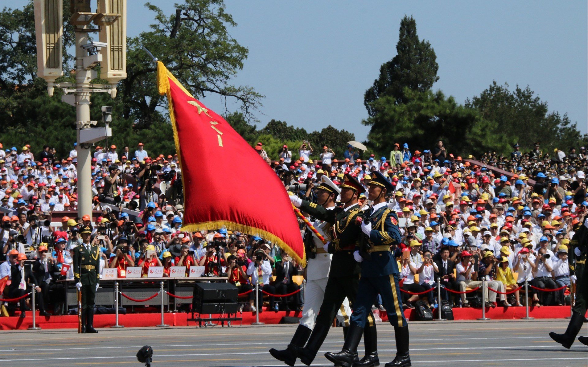 双子星闪耀，贝林厄姆爆发照亮皇马，巴萨生死战逆风翻盘