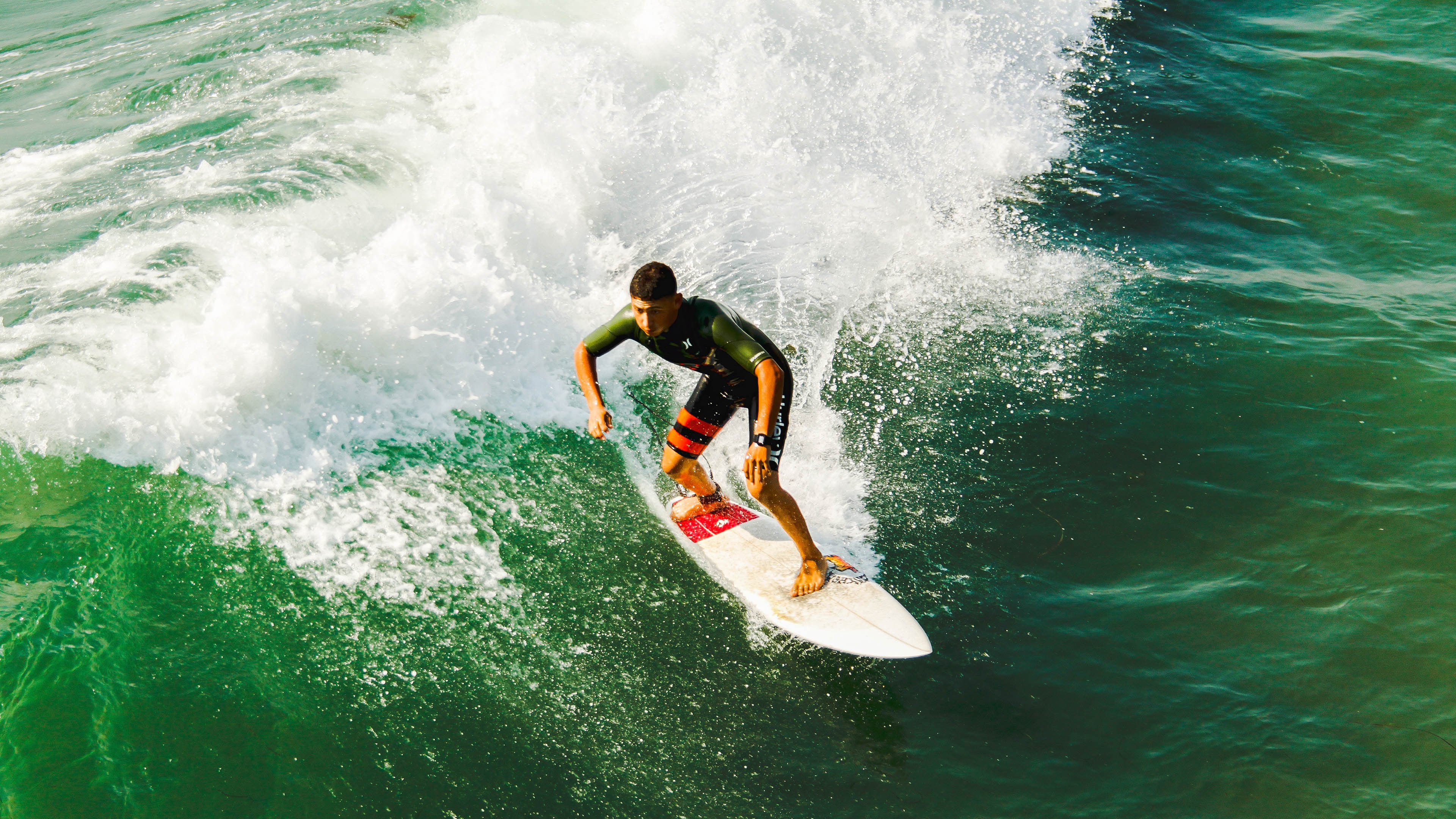 世界排名争夺战焦点战，奇才连续得分狂潮压制广东队